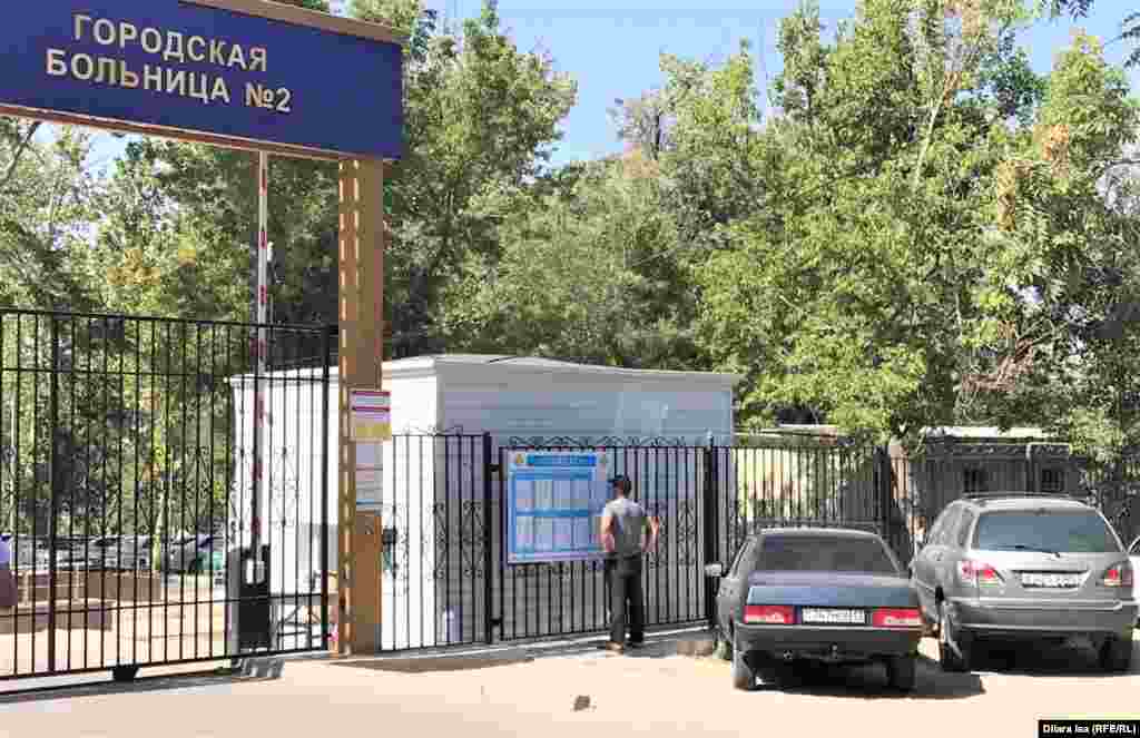 Согласно списку, в больнице на 350 коек пациентов значительно больше