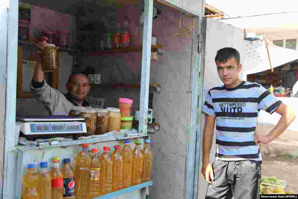Местный мед пользуется большим спросом у приезжих