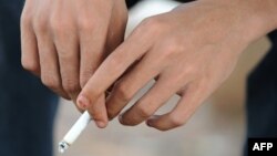 سه درصد نوجوانان ۱۳ تا ۱۵ ساله ايرانى سيگارى هستند و بيش از ۴۰ درصد نوجوانان هم در معرض استنشاق دود تحميلى سيگار والدين خود