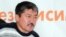 Есет Жунусов, бывший аким Кызылагашского сельского округа, в Алматинском бюро Азаттыка. 12 ноября 2012 года. 