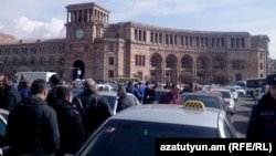 Տաքսու վարորդների ցույց Հանրապետության հրապարակում, արխիվ