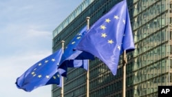 Єврокомісія пропонує державам-членам «розгортання можливостей, необхідних для сучасної війни» і «готовність до впровадження передових інновацій та швидкого масового виробництва в котлі війни»