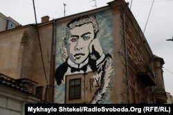 Мурал із Володимиром (Зеєвом) Жаботинським в Одесі на вулиці Базарна, 33