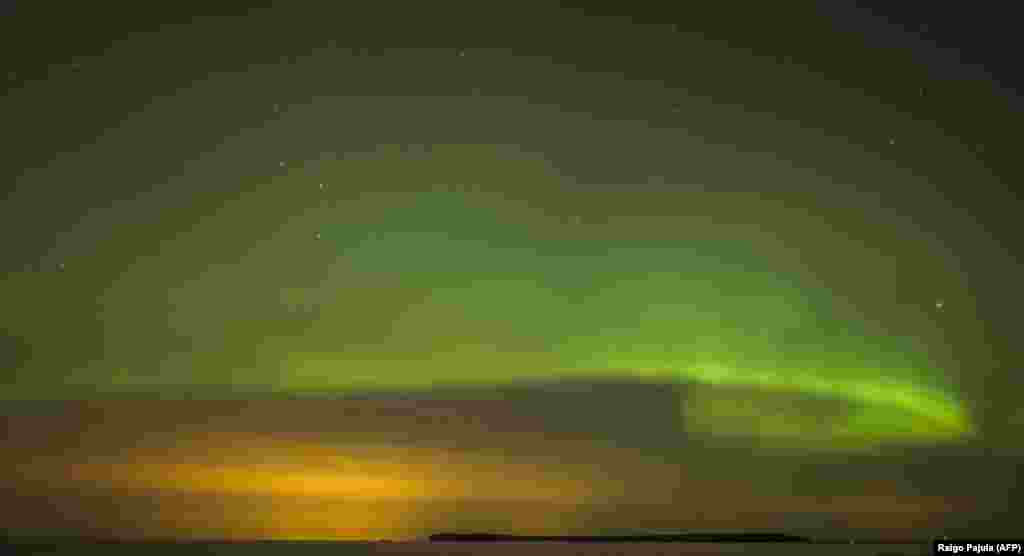 Полярне сяйво можна було бачили у столиці Естонії Таллінні (фото 17 березня 2013 року)