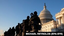 ԱՄՆ Ազգային գվարդիայի ջոկատը հսկում է Կոնգրեսի շենքը, Վաշինգտոն, 13 հունվարի, 2021 թ. 