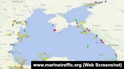 Маршруты следования гражданских морских судов в Черном море сейчас пролегают, преимущественно, в территориальных водах прибрежных стран, 25 марта 2025 года. Скриншот