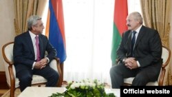 Серж Саргсян и Александр Лукашенко (справа)