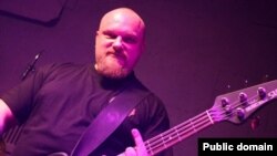 Бас-гітарыст гурту Litvintroll Алег Клімчанка. фота vk.com/litvintr0ll