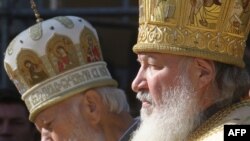 (архівна фотографія) Митрополит Володимир (ліворуч) і Патріарх Московський Кирило у Києві, 2009 рік