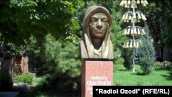 Нимпайкараи Ходими Ҷамолак дар шаҳри Хуҷанд