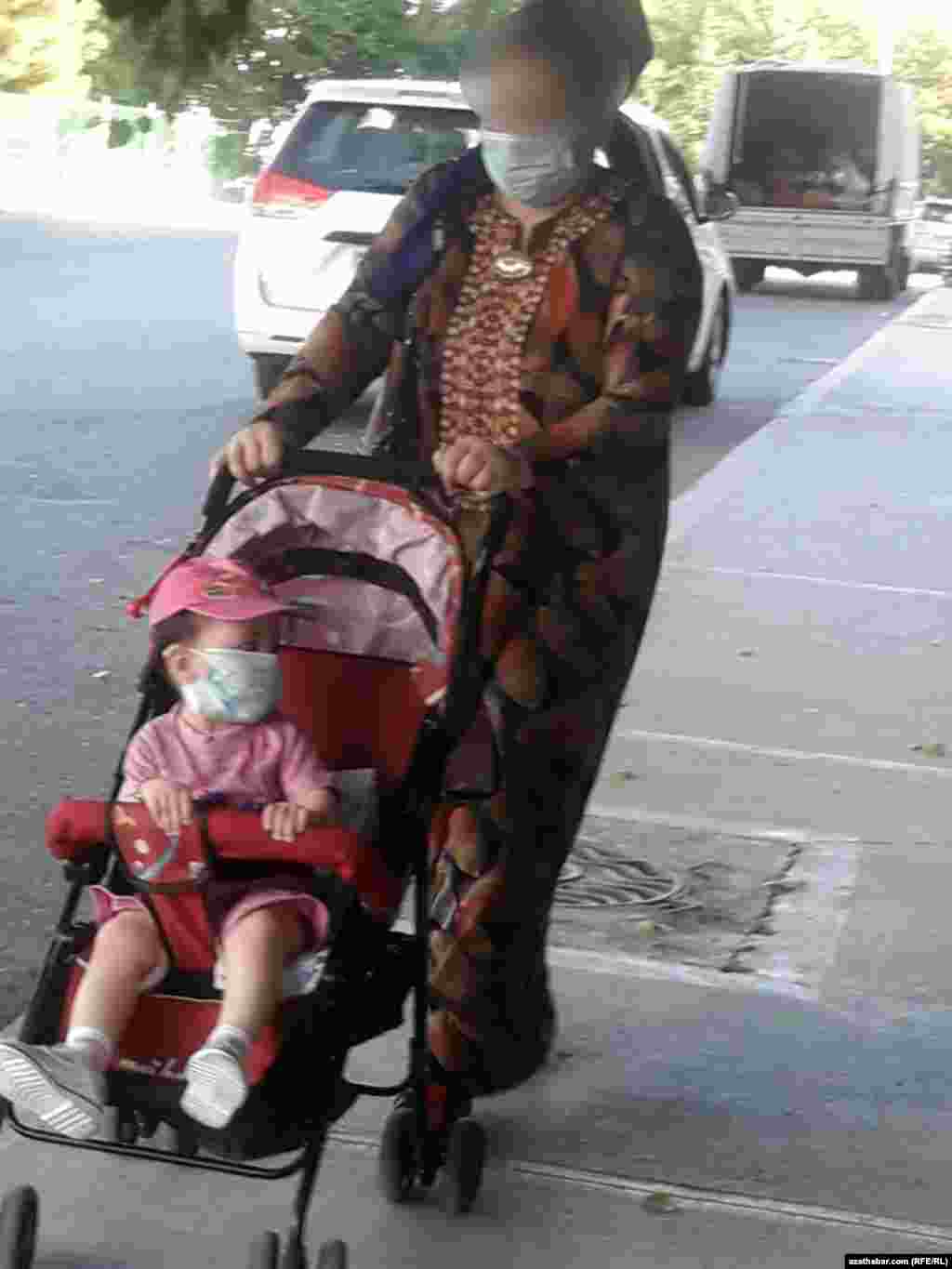 Ношение масок в общественных местах обязательно, Ашхабад, Июль, 2020. &nbsp;