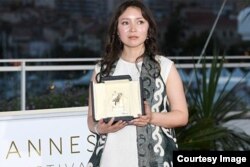 Казахстанская актриса Самал Еслямова на Каннском фестивале в жакете от 7Sisters. Фото из интернета