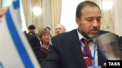 آويگدور ليبرمن، وزير امور خارجه جديد اسرائيل، می گوید:اسرائيل تنها به توافقنامه «نقشه راه» که در سال ۲۰۰۳ امضاء شد متعهد است.