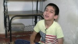 Ду бародари маъюб кумак мехоҳанд