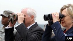 هیلاری کلینتون، وزیر خارجه آمریکا و رابرت گیتس، وزیر دفاع آمریکا