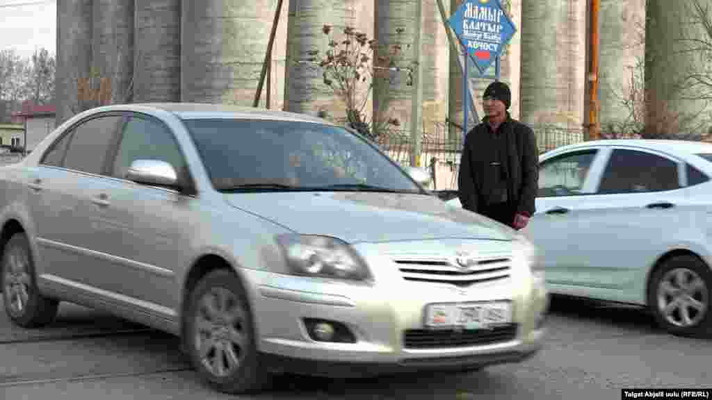 Ар күнү таң атпай жолго чыгып, акча топтогон оңой эмес. Айдоочулардан жеме уккан күндөрү көп болот.