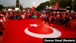 اجتماع هواداران اردوغان در آنکارا، یک روز پس از اعلام کودتا