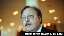 Впервые после августовской войны министр заявил о гарантиях, которые две самопровозглашенные республики получат, в случае если согласятся вернуться в состав Грузии