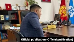 Чынасыл Чыныбаев в своем рабочем кабинете. Февраль 2021 года. 