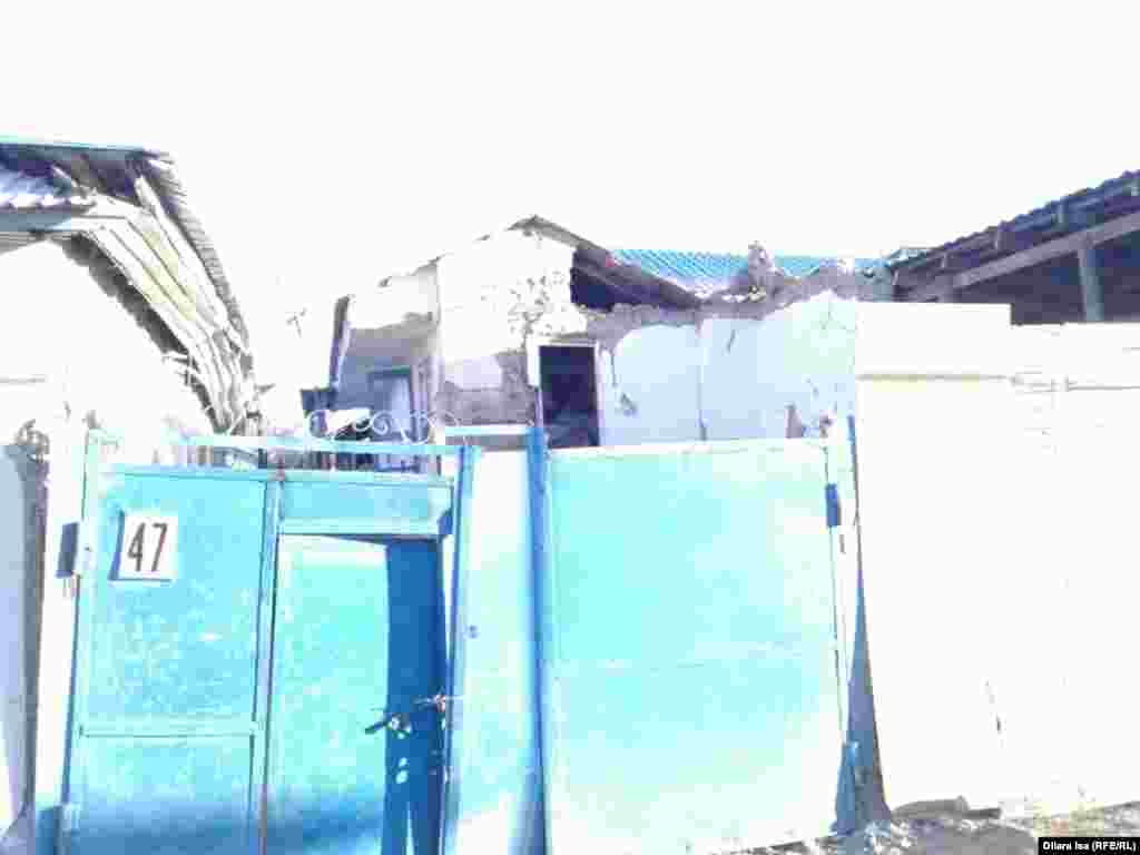 Дом № 47 по улице Дружбы народов в Шыменте, где в воскресенье прогремел взрыв.