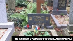 На могилі Олександра Олеся (архівне фото)