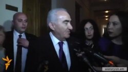 «Նկարը նայում եմ, տեսնում եմ, որ ես նման հագուստ էլ չունեմ». Գալուստ Սահակյան