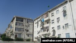 Abadan şäherindäki ýaşaýyş jaýlaryndan käbirleriniň häzirki görnüşi. Iýul, 2012.