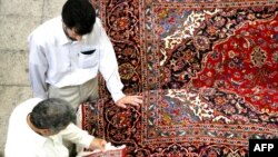 فرش به عنوان یکی از اقلام مهم صادراتی ایران، از ۱۰ سال پیش به این سو جذابیت اولیه خود را در بازارهای جهانی از دست داده است.