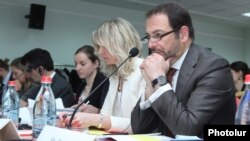 Armenia - EU officials hold talks on a Deep and Comprehensive Free Trade Area with their Armenian counterparts in Yerevan, 18Apr2013.