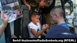 Син і батько. Зустріч після звільнення із російського полону, 14 серпня 2025 року