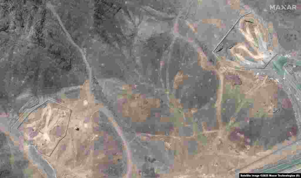 ورودی‌های تونل در مجتمع فردو در تصاویر قبل و بعد از حملات آمریکا قابل مشاهده است.