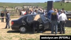 Armenia - Law-enforcement officers inspect a car in which a senior police officer, Koryun Harutiunian, was found dead, Hrazdan, 2May2013.