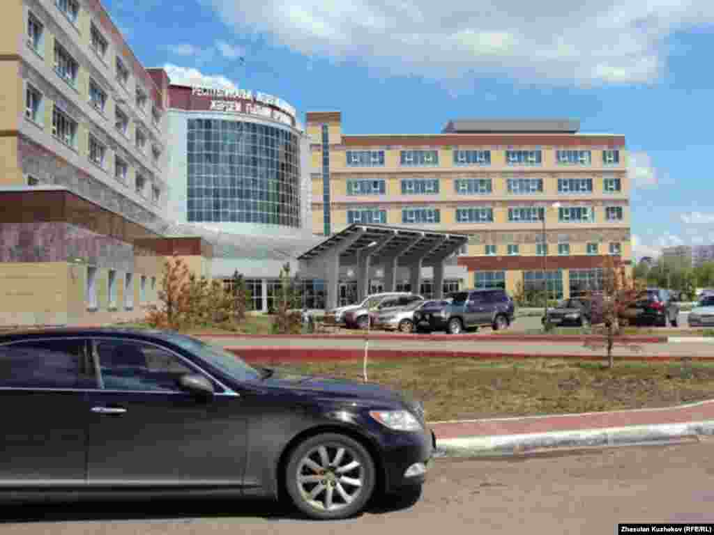 НИИ скорой помощи, завершенный при министре Жаксылыке Доскалиева. Астана, 1 июня 2011 года. -  