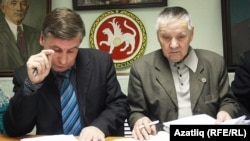 Татар иҗтимагый үзәге активистлары Фәрит Зәкиев һәм Галишан Нуриәхмәт