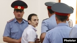 Ընդդիմադիր ակտիվիստ Տիգրան Առաքելյանը դատավճռի հրապարակումից հետո: