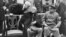 С 4 по 11 февраля 1945 года Крымский полуостров оказался в фокусе внимания всего мира. В эти дни в Ялте проходила конференция глав держав-союзников антигитлеровской коалиции во Второй мировой войне.&nbsp;Президент Рузвельт (на фото в центре) прилетел в Крым из Мальты, где встречался с Черчиллем. Он приземлился на аэродроме Сак и после этого поехал в Ялту