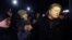 Група про-російських активістів блокує Петра Порошенка біля будівлі парламенту Криму, 28 лютого 2014 року