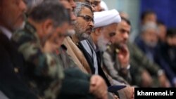 غلامحسین غیب‌پرور (وسط) در دیدار فرماندهان بسیج با آیت‌الله خامنه‌ای در سال ۹۵