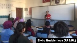 Урок кыргызского языка в школе села Улуу Памир в провинции Ван, Турция.  