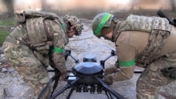 Украински војници се обидуваат да го одбранат Покровск