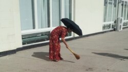 Aşgabat: Mugallymlara, terbiýeçilere köçeler arassaladylýar