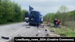 За даними обласної адміністрації, автобус, по якому вдарили росіяни, прямував у бік Сум