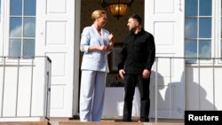 Володимир Зеленський під час свого візиту до Данії з очільницею уряду цієї країни Метте Фредеріксен, 3 вересня 2025 року