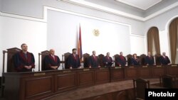 Հայաստանի Սահմանադրական դատարանը որոշում է հրապարակում, արխիվ 