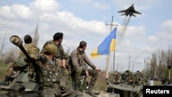 Українські військовослужбовці під час АТО. Донеччина, Краматорськ, 16 квітня 2014 року