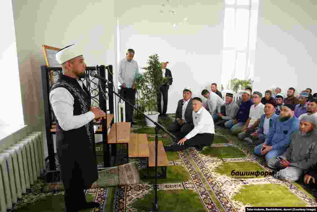 Башкортстан мөфтие Айнур Биргалин мөселманнарга вәгазь сөйли