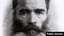 Aleksey Kosterin, uquq qorçlayıcı, dissident. Kolımada apiste bulunğan soñ çıqarılğan resim, 1946-47 s.