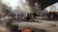 Протестующие против повышения цен на бензин иранцы заблокировали трассу в Исфахане. 16 ноября 2019 года.