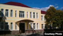 Уцелевших после августовской войны университетских корпусов явно недостаточно для нормального процесса обучения