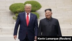 Зустріч президента США Дональда Трампа та лідера Північної Кореї Кім Чен Ина в демілітаризованій зоні на Корейському півострові, 30 червня 2019 року